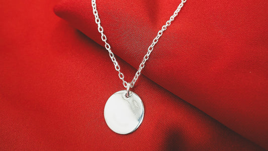 5 Tendencias en Grabado de Joyas para Mamá: Regalos Cargados de Amor