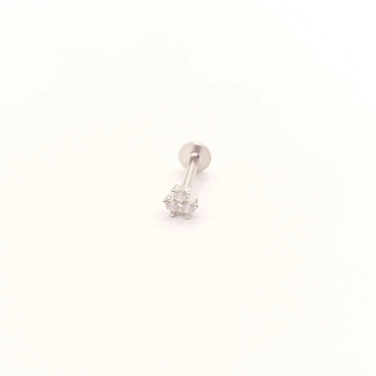 Piercing de plata con tope plano