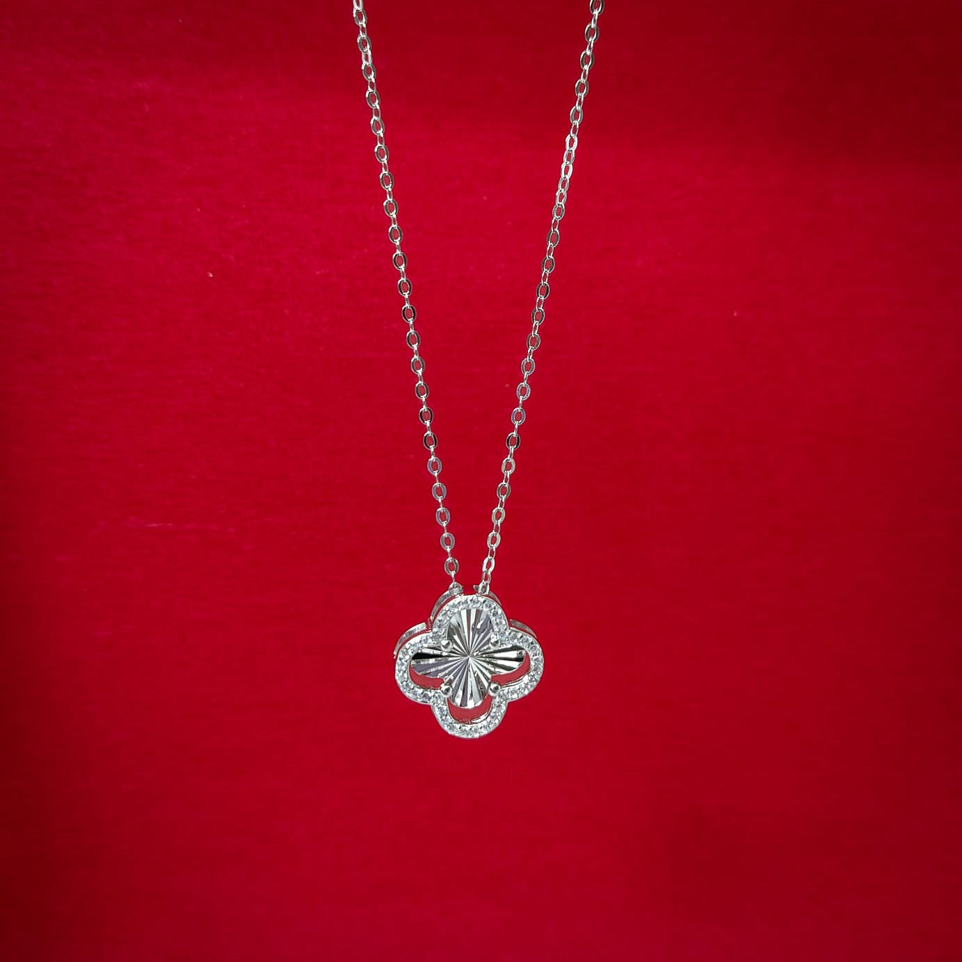 collar de plata trébol