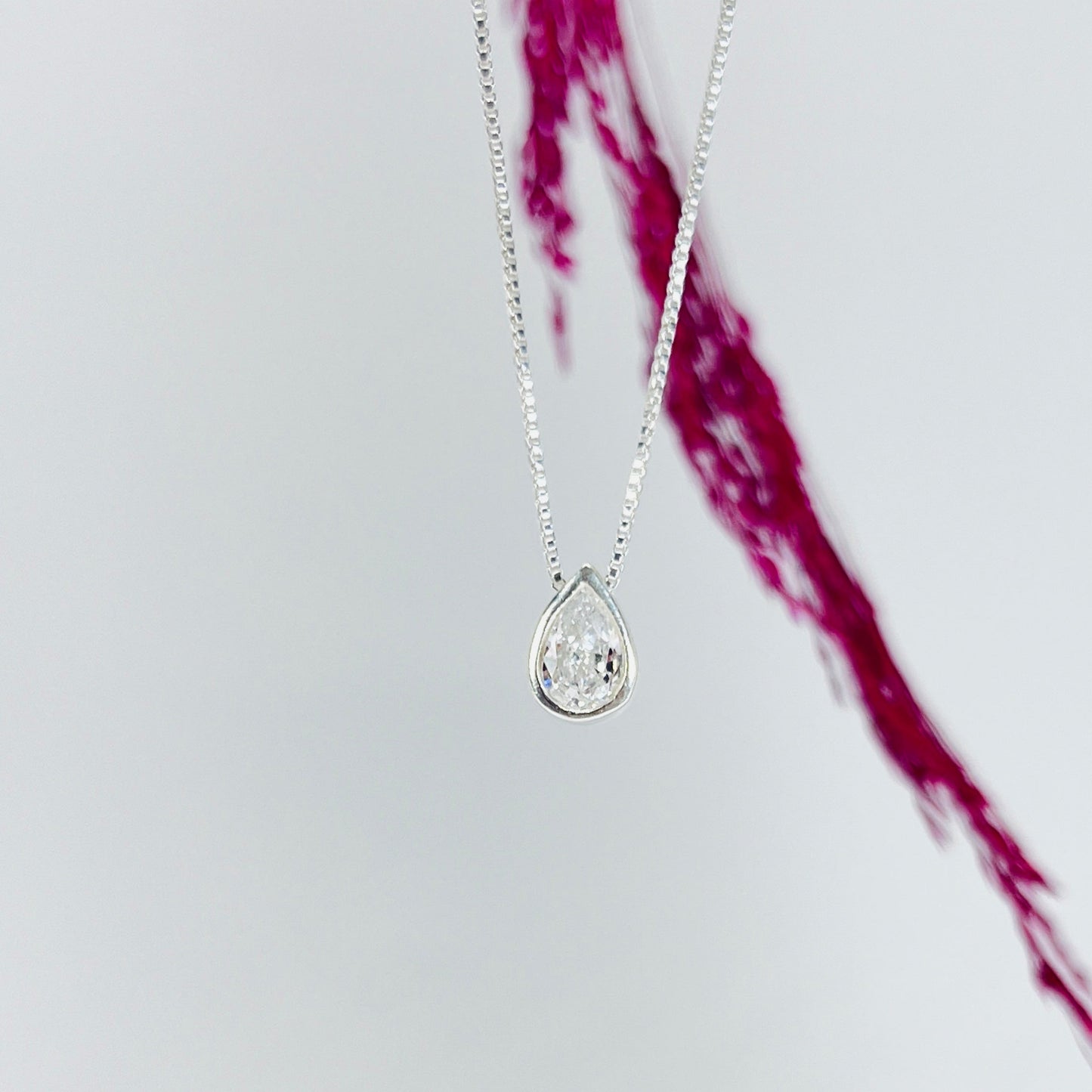 collar de plata punto de luz