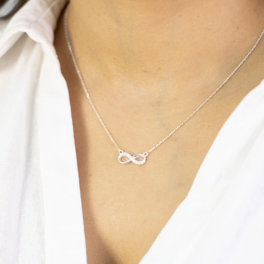 Collar de plata de infinito 