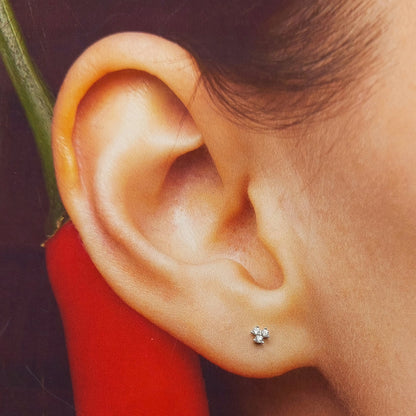 Piercing de plata con tope plano