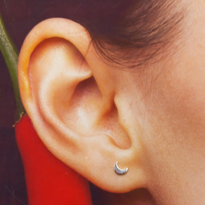 Piercing de plata con tope plano