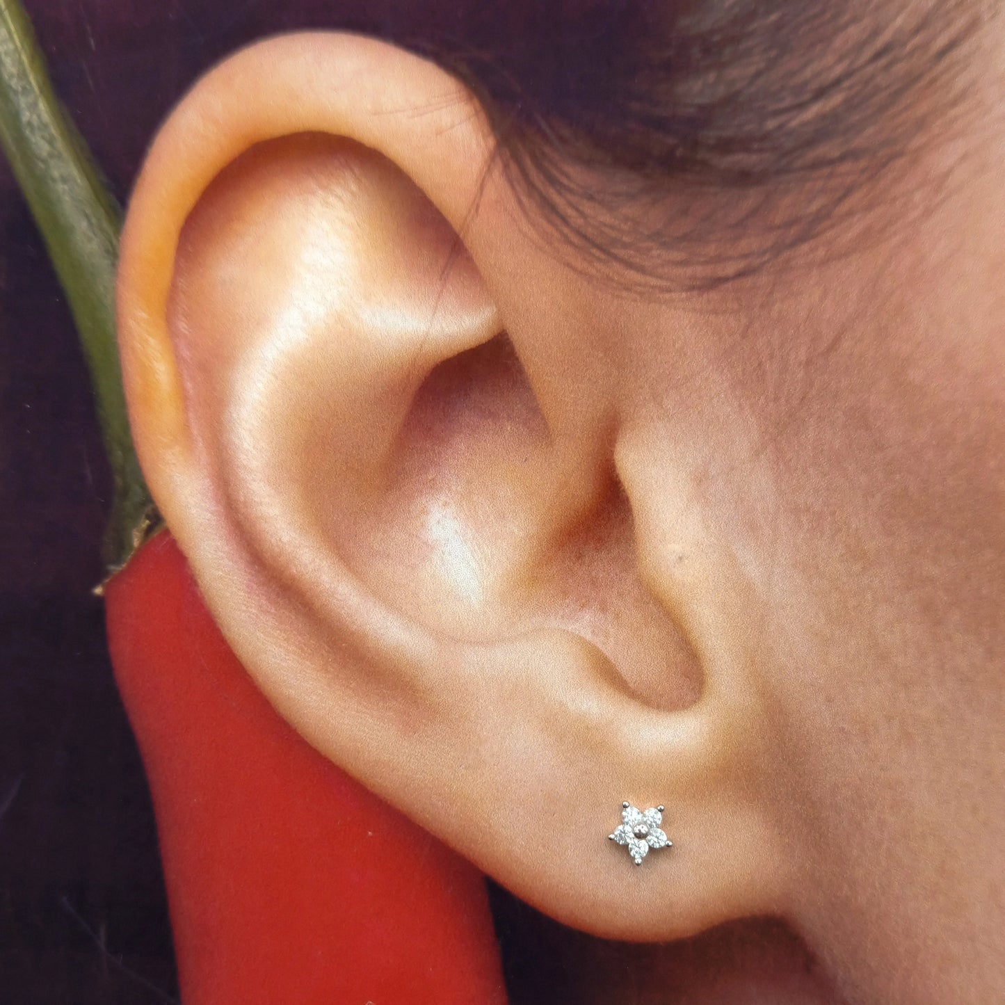 Piercing de plata con tope plano